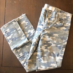 Camo jeans size 8, distressed/stretchy